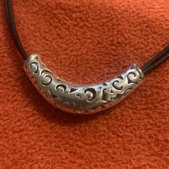 Sterling Silver pendant black corded necklace marked .925 - Picture 2 of 5